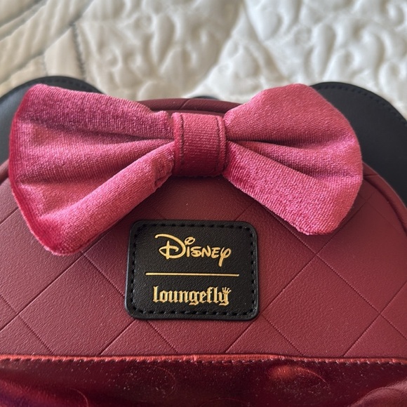 Loungefly New with Tag/Bag backpack Minnie Mouse Black & Burgundy Quilted Disney - Picture 3 of 11